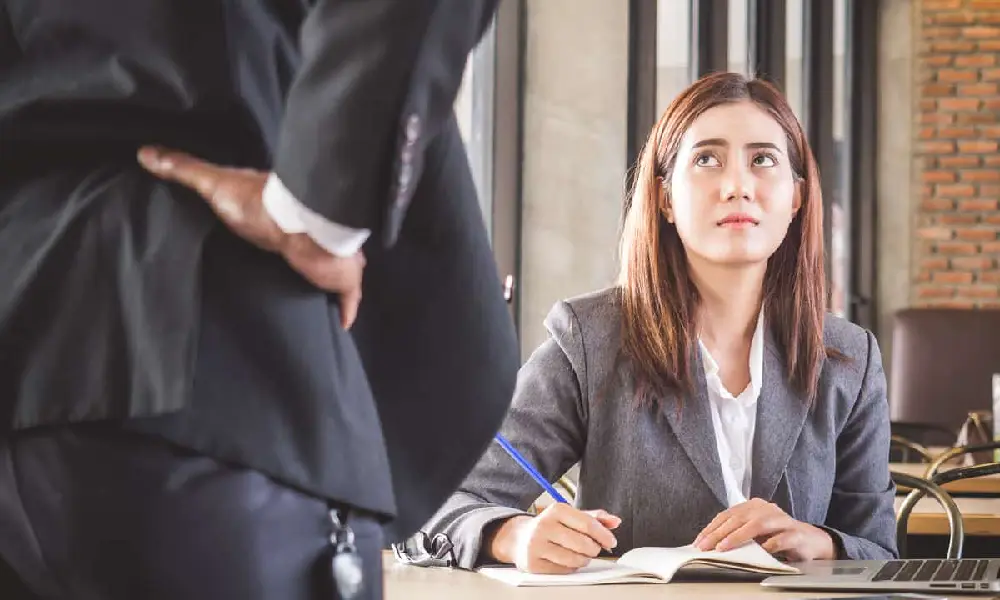 راهکارهای حرفهای برای برخورد با مدیر بد اخلاق 2 نحوه برخورد با مدیر بی منطق