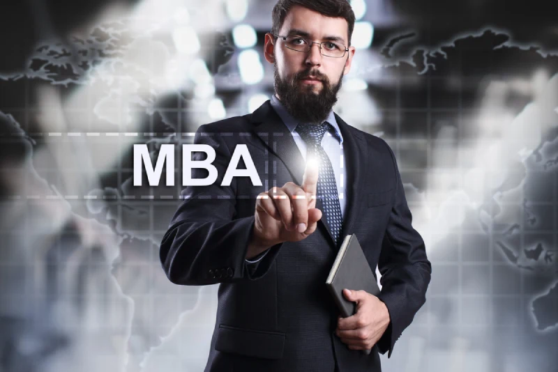 MBA چیست و چرا میتواند مسیر شغلی شما را متحول کند؟ 3 ارتقا جایگاه مدیران و رهبران با شرکت در دوره mba