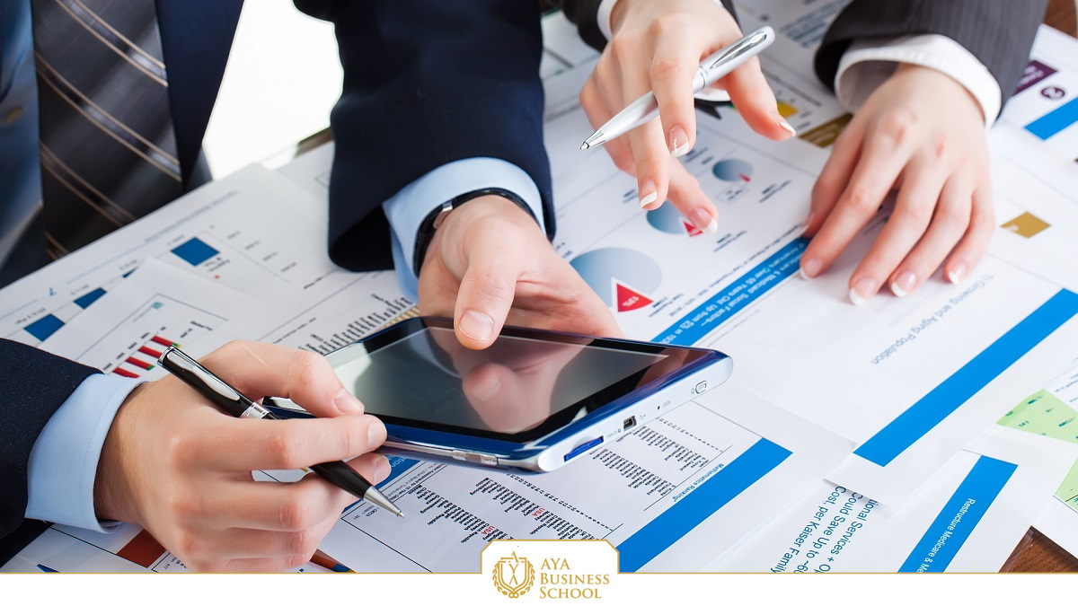 آنالیز بازار در بازاریابی به معنای تجزیه و تحلیل اطلاعات مربوط به کسب و کار و بازار هدف و همچنین رقبای بازار است که در طرح کسب و کار آورده می شود.