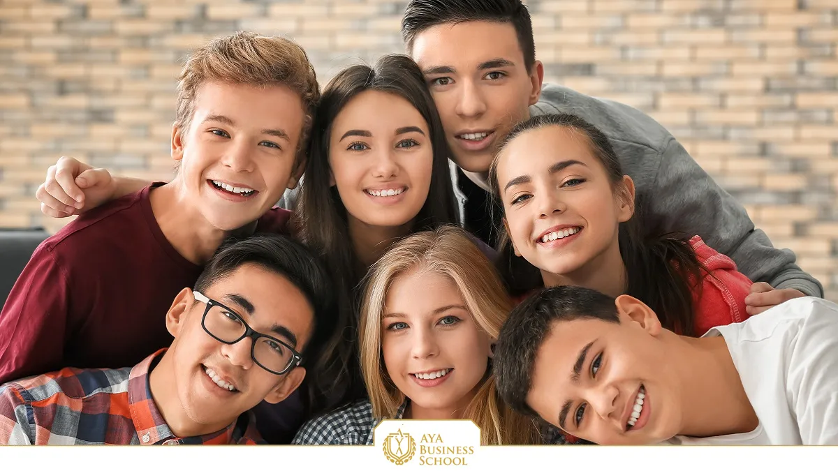 کارآفرینان برتر جهان کدامند؟ لیستی از کارآفرین های موفق ایرانی و خارجی 7 bigstock Group of funny teenagers indoo 220446625