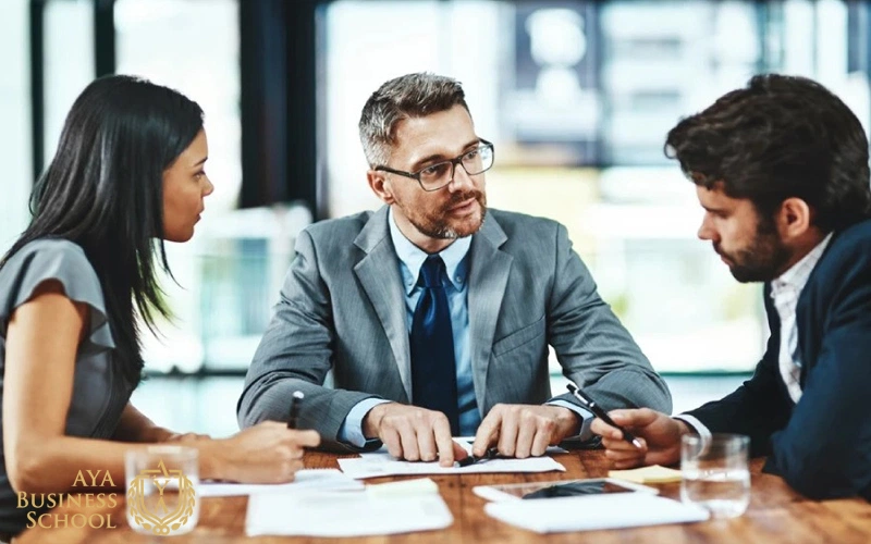 کوچینگ رهبری چیست؟ انواع، مزایا، معایب و تاثیر بر رشد سازمان 2 کوچینگ رهبری