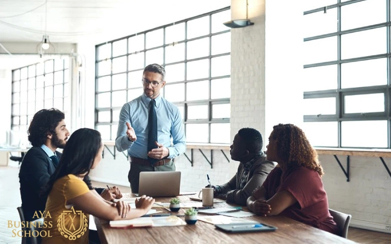 کوچینگ رهبری چیست؟ انواع، مزایا، معایب و تاثیر بر رشد سازمان 3 کوچینگ رهبری سخنرانی